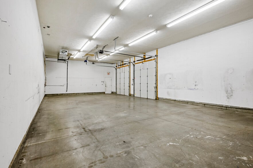 More Photos Of 1110 Applewood Dr, Papillion Warehouse For Sale