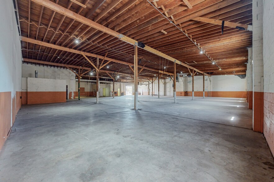 More Photos Of 1823 Commercial St NE, Albuquerque Industrial For Sale