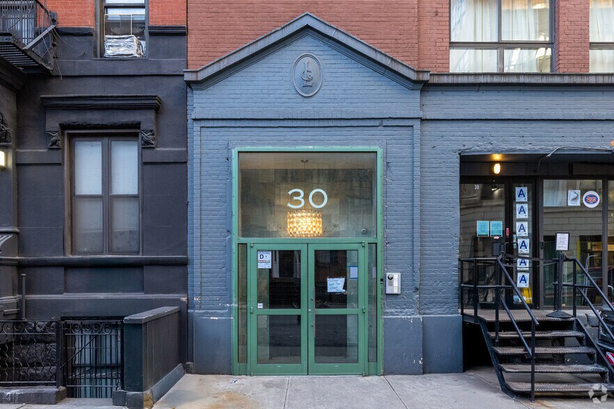 More Photos Of 30 Vandam St, New York Loft Creative Space For Lease