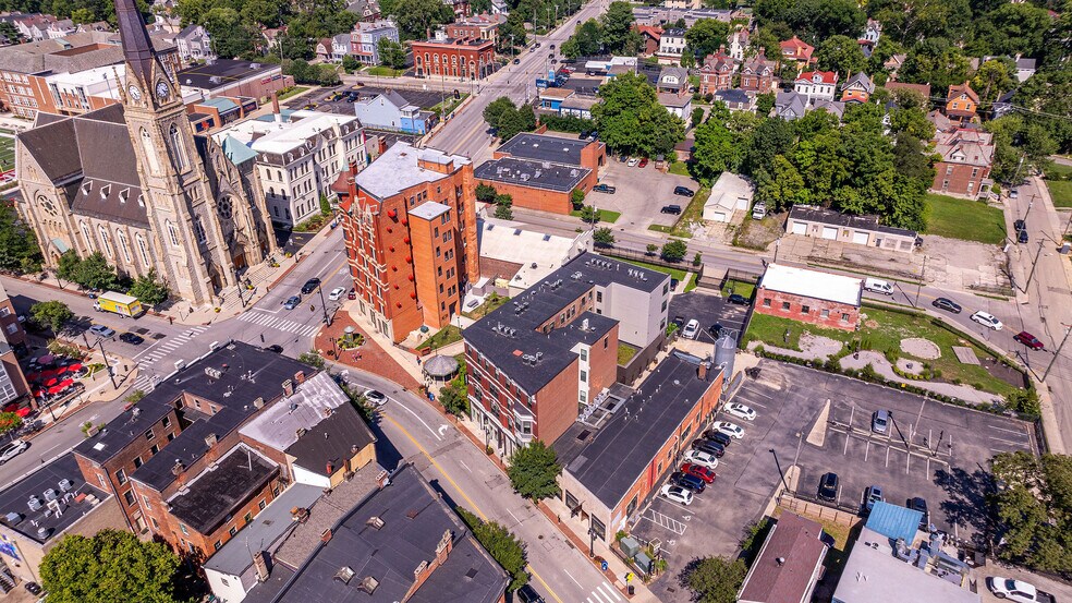 More Photos Of 2800 Woodburn Ave, Cincinnati Storefront For Sale