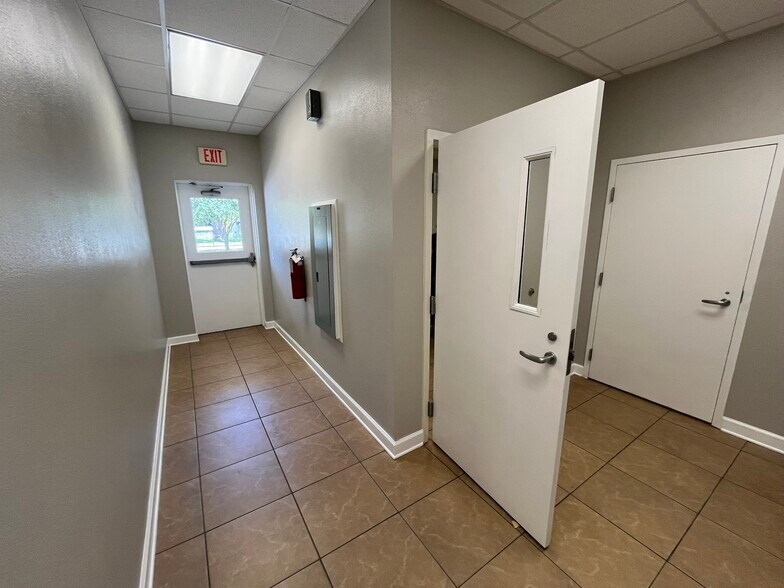 More Photos Of 2400 W Herman St, Pensacola Warehouse For Sale