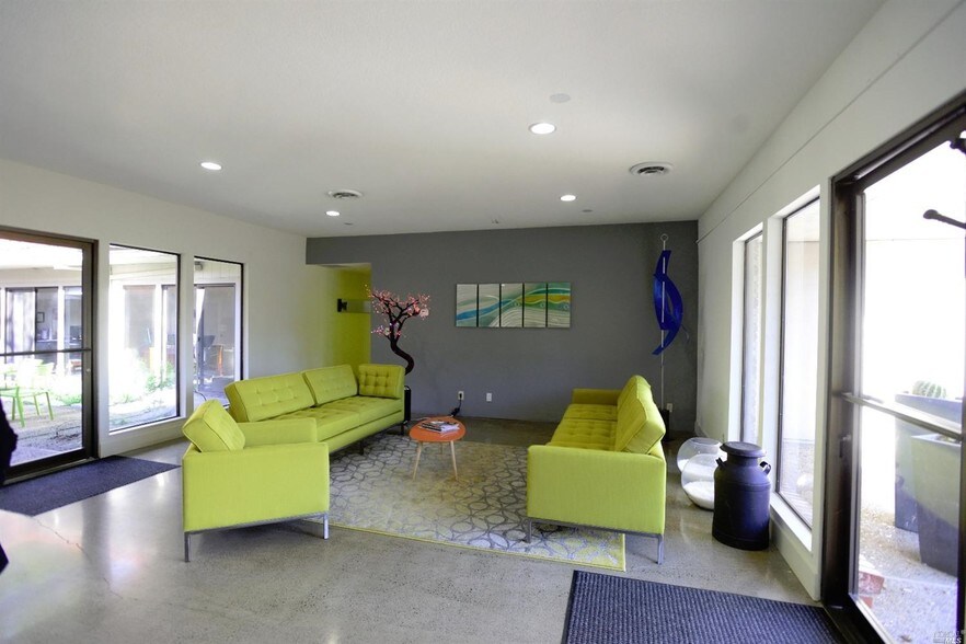 More Photos Of 390 W Standley St, Ukiah Office For Lease