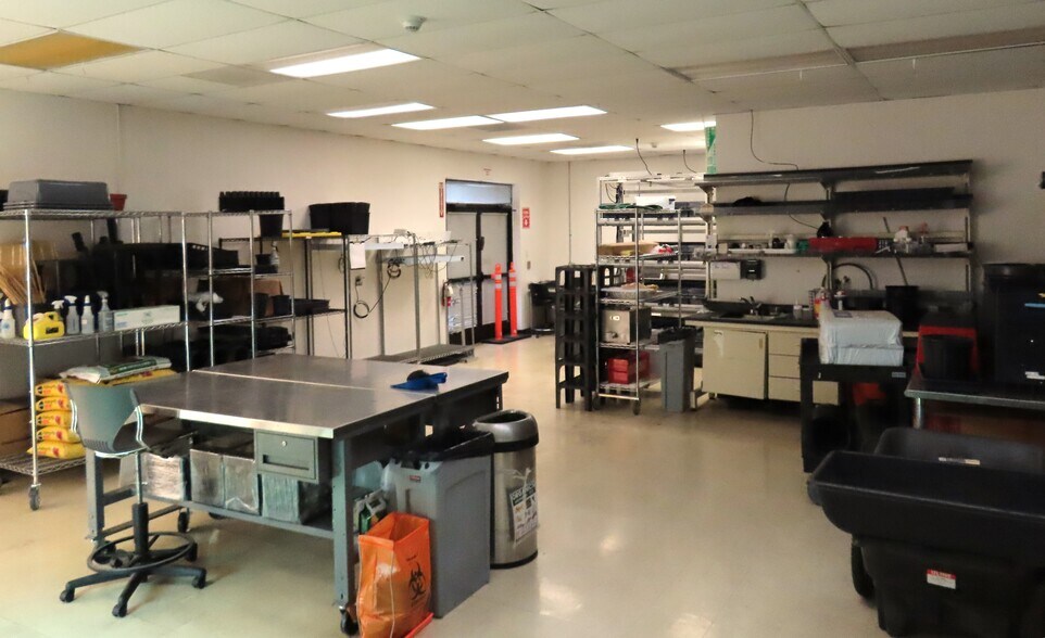 More Photos Of 1910-1920 5th St, Davis Light Manufacturing For Sale