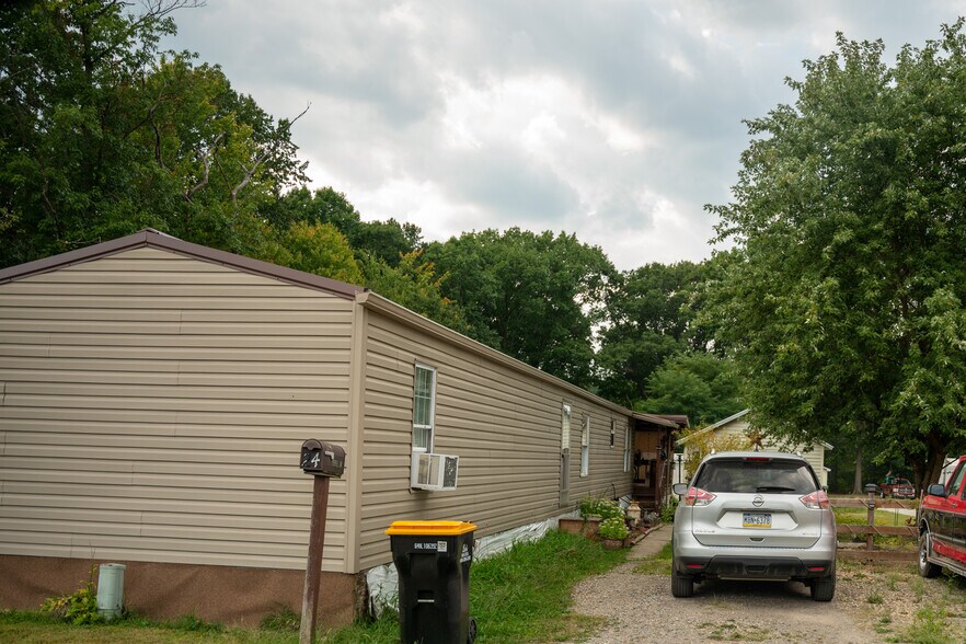 More Photos Of 6 Lowery Dr, Dunbar Manufactured Housing Mobile Home Park For Sale