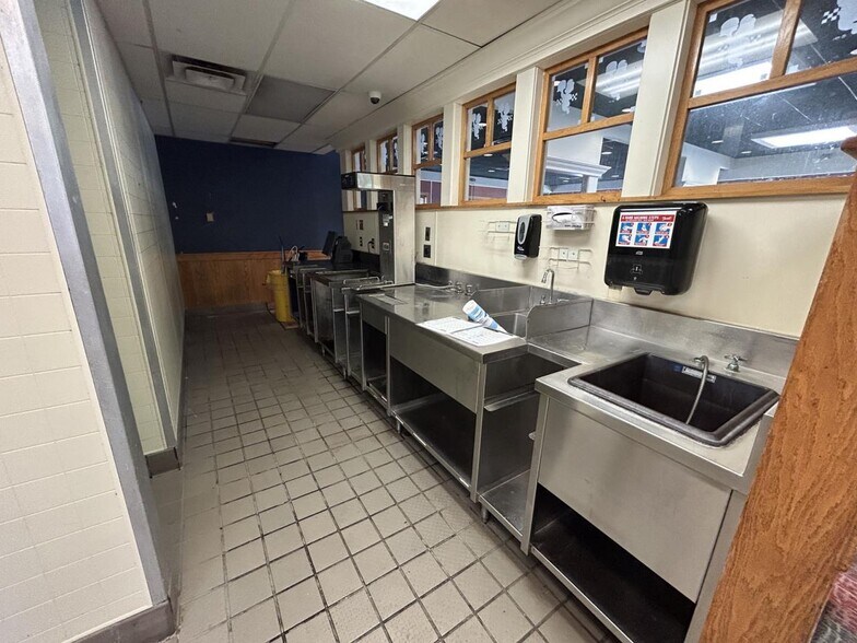 More Photos Of 1575 W Galbraith Rd, Cincinnati Restaurant For Sale