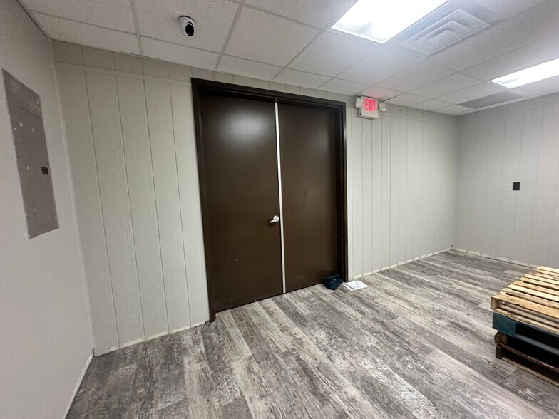 More Photos Of 4485 N Industrial Dr, Cumming Warehouse For Lease