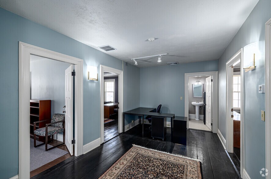 More Photos Of 109 Broad St, Middletown Office Residential For Lease