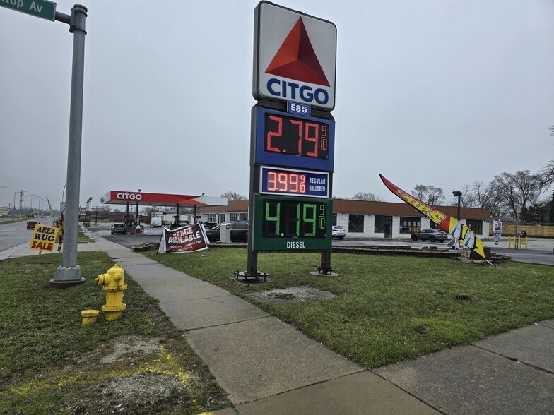 More Photos Of 590 W Lincoln Hwy, Chicago Heights Service Station For Lease