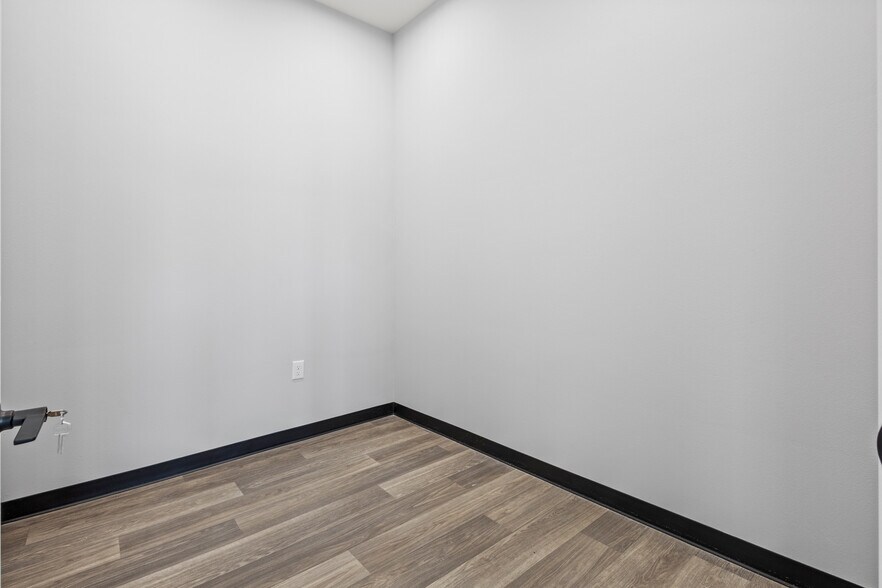 More Photos Of 800 N Plano Rd, Richardson Office For Sale