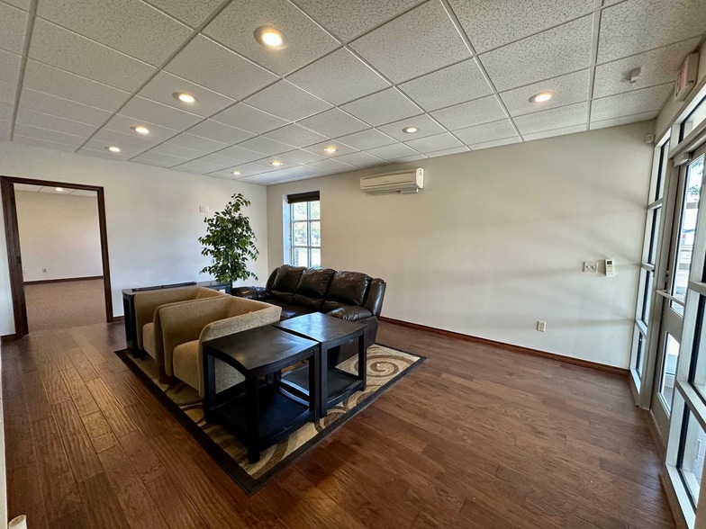 More Photos Of 4011 Business Park Dr, Amarillo Light Distribution For Lease