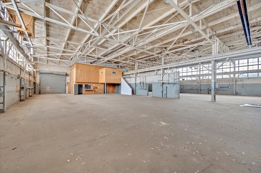 More Photos Of 8837 Lyndon St, Detroit Warehouse For Sale