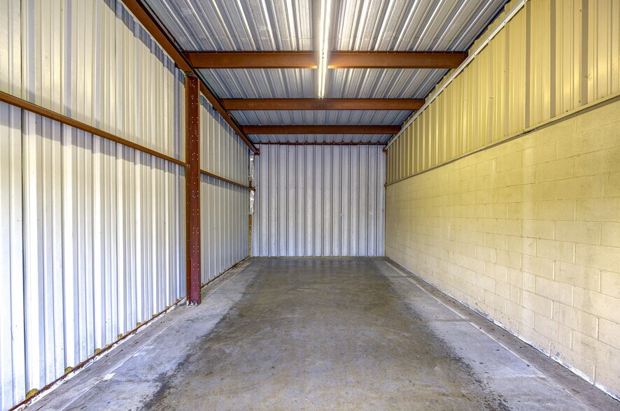 More Photos Of 75 Centrex Dr, Vicksburg Industrial For Lease