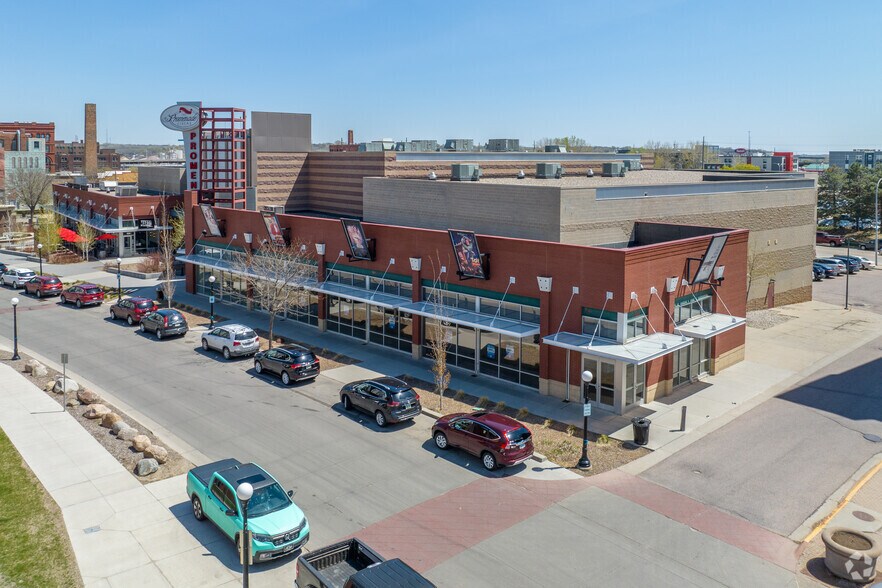 More Photos Of 900-924 4th St, Sioux City Movie Theatre For Lease