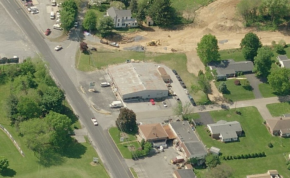 More Photos Of 2970 Willow Street Pike, Willow Street Freestanding For Lease