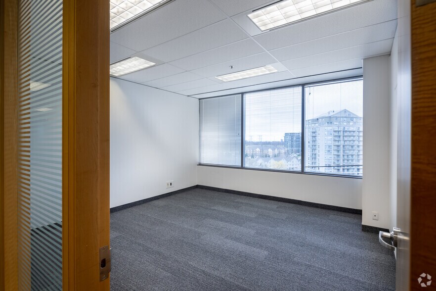 More Photos Of 55 Commerce Valley Dr W, Markham Unknown For Lease