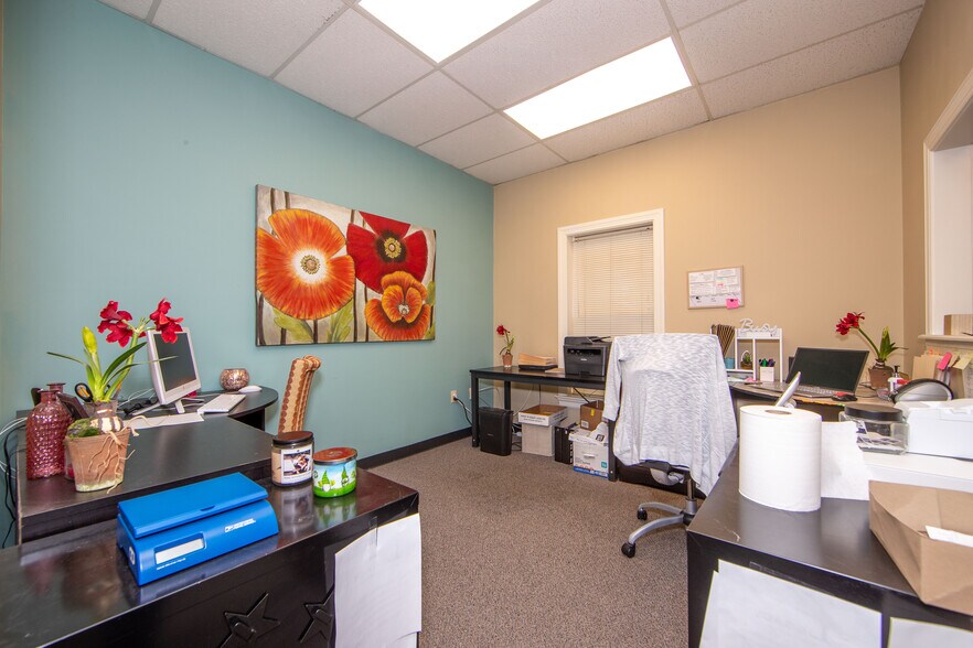 More Photos Of 6501 Mechanicsville Tpke, Mechanicsville Office For Lease