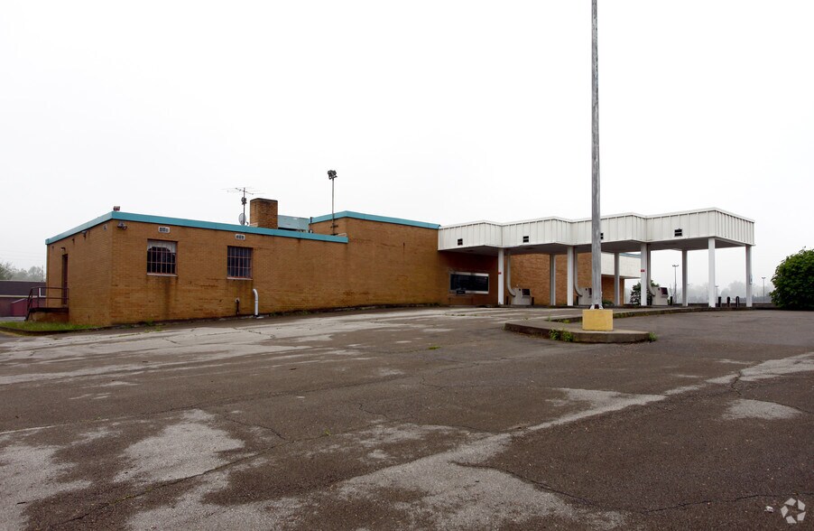 More Photos Of 7325 Warren Sharon Rd, Brookfield Freestanding For Lease