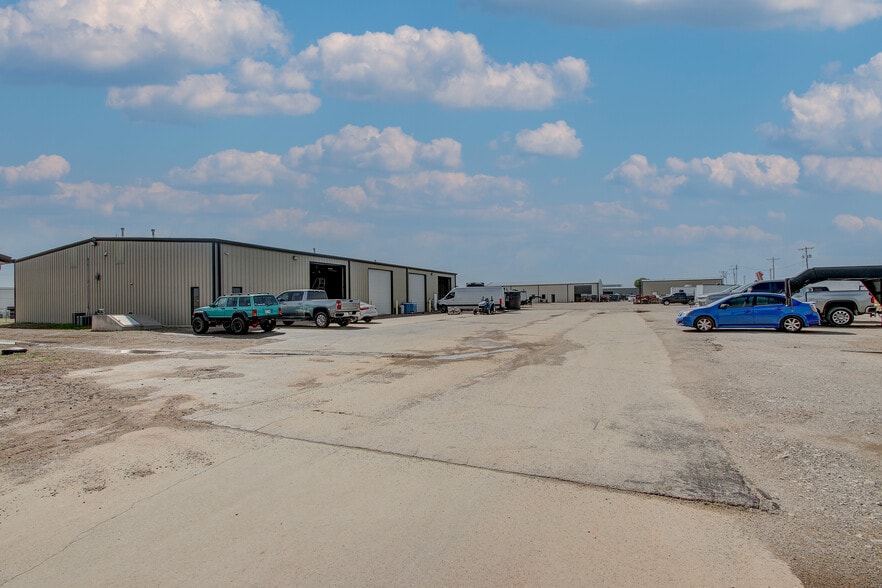 More Photos Of 6532 SW 44th St, Oklahoma City Service For Sale