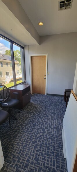 More Photos Of 291 Herbertsville Rd, Brick Office For Lease