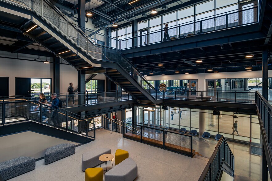 More Photos Of 5522 26th Ave, Kenosha Loft Creative Space For Lease