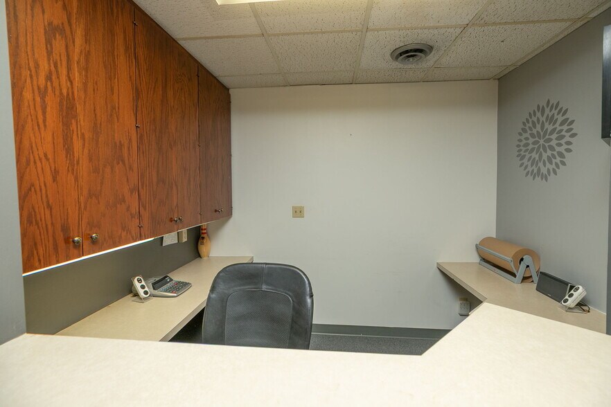 More Photos Of 307 E Center St, Rochester Office For Sale