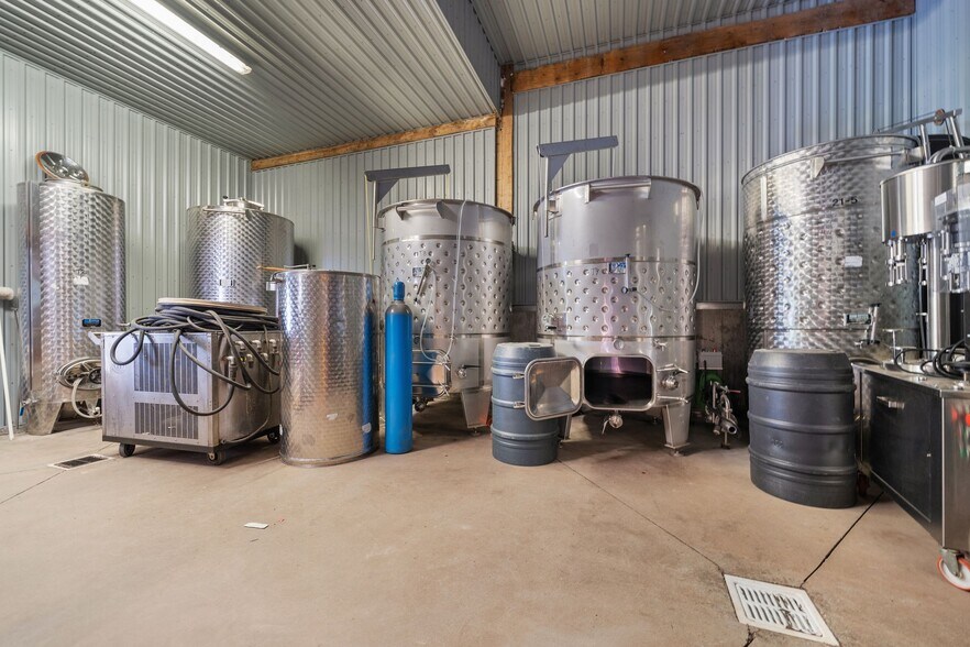 More Photos Of 46 Stapleton Rd, Hillier Winery Vineyard For Sale