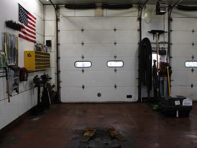 More Photos Of 523 S Main St, Fond Du Lac Auto Repair For Sale