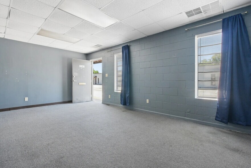 More Photos Of 3723-3871 April Ln, Columbus Light Distribution For Lease