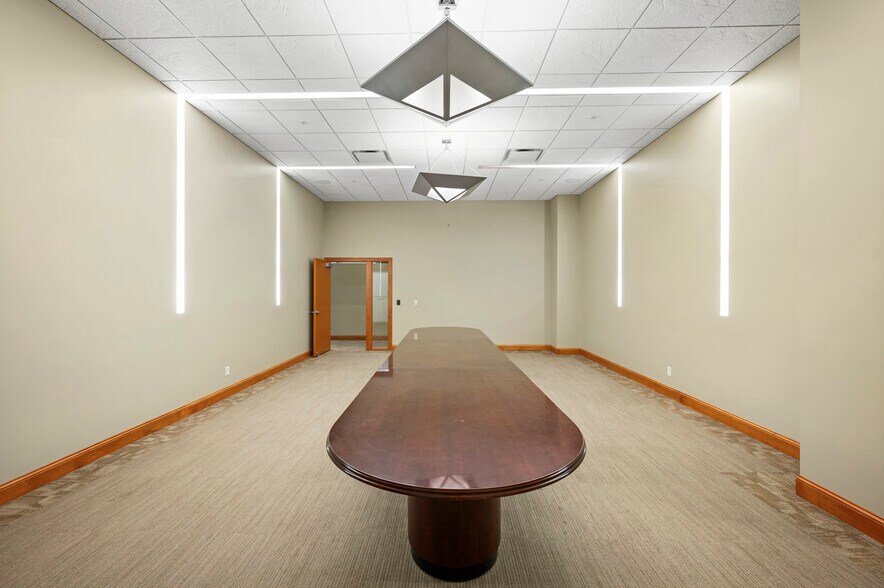 More Photos Of 221 3rd Ave SE, Cedar Rapids Unknown For Lease