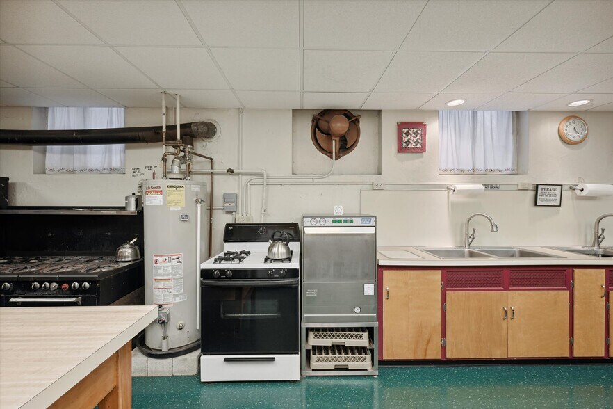 More Photos Of 725 Navarre Ave, Toledo Religious Facility For Sale