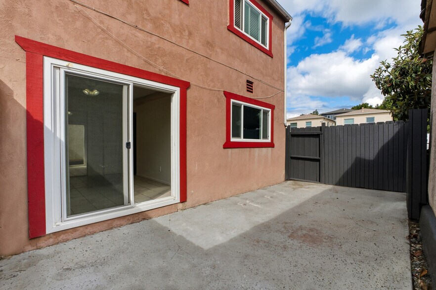 More Photos Of 165 20th St, San Diego Apartments For Sale