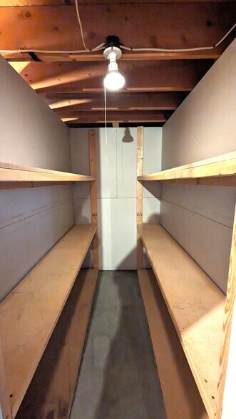 More Photos Of 1276 W Winneconne Ave, Neenah Storefront For Sale