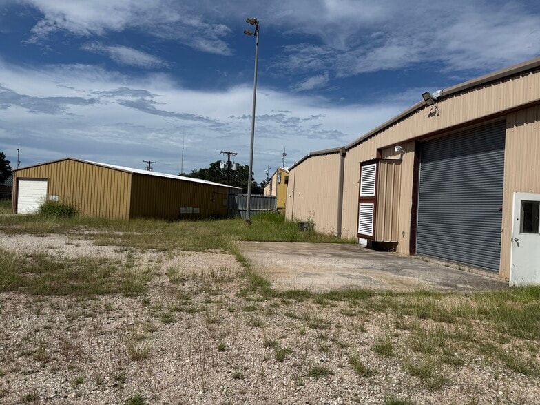 More Photos Of 640 E Highway 199, Springtown Warehouse For Lease