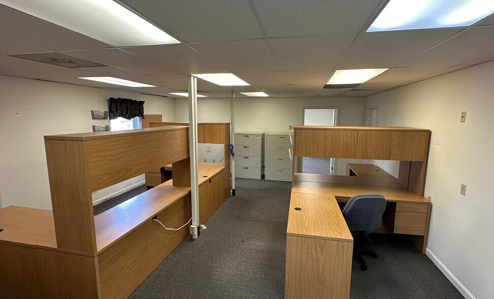 More Photos Of 16 Jan Sebastian Dr, Sandwich Office For Sale