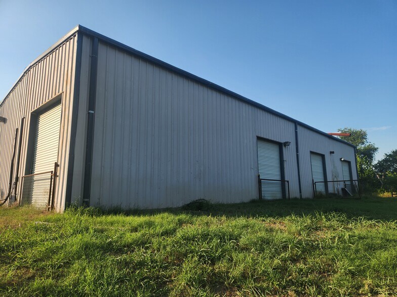 More Photos Of 709 State Highway 78 S, Farmersville Warehouse For Lease