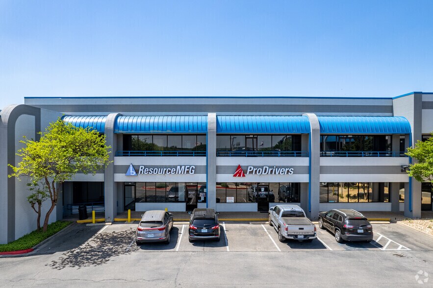 More Photos Of 911 Anderson Ln W, Austin Unknown For Lease