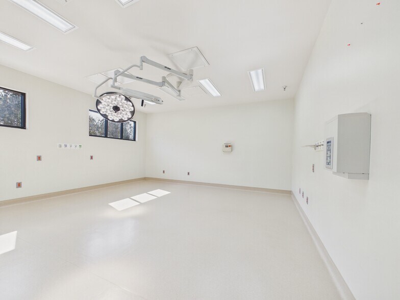 More Photos Of 1000 Centre Brook Ct, Columbus Medical For Lease