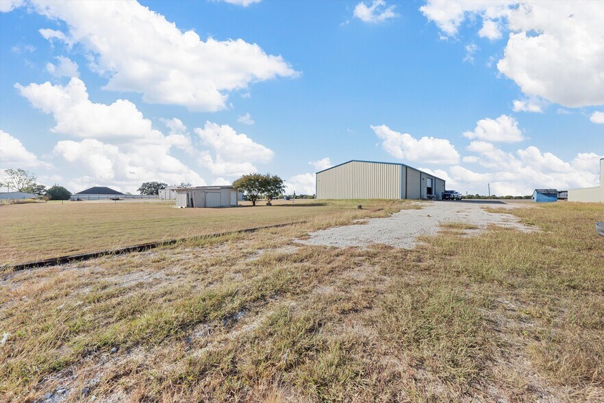 More Photos Of 6604 N State Highway 6, Woodway Storefront Retail Office For Lease