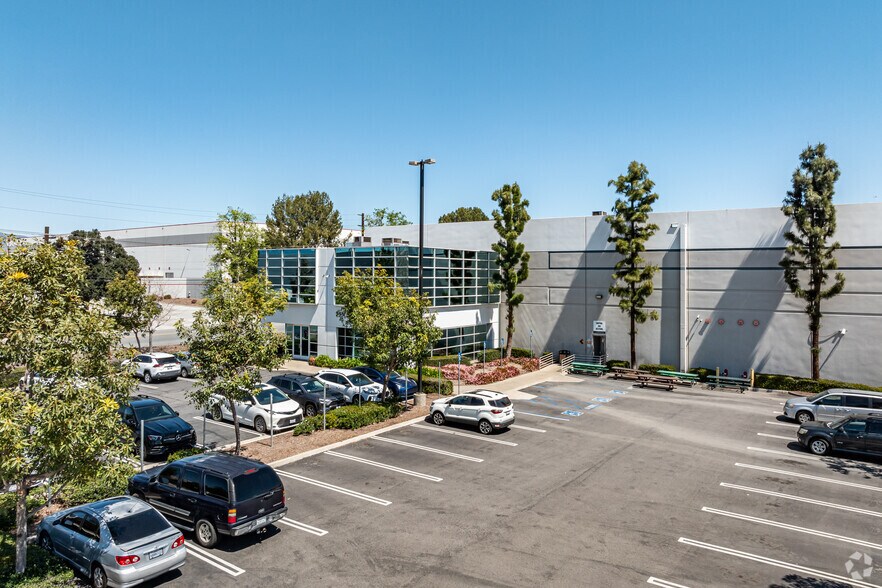 More Photos Of 12400 Philadelphia Ave, Eastvale Warehouse For Lease