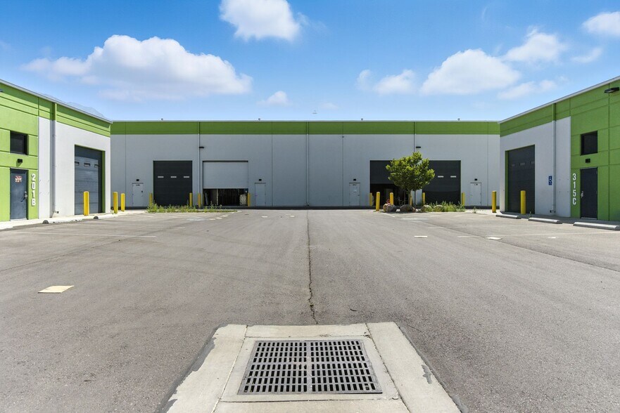 More Photos Of 317 N 2000 W, Springville Warehouse For Lease