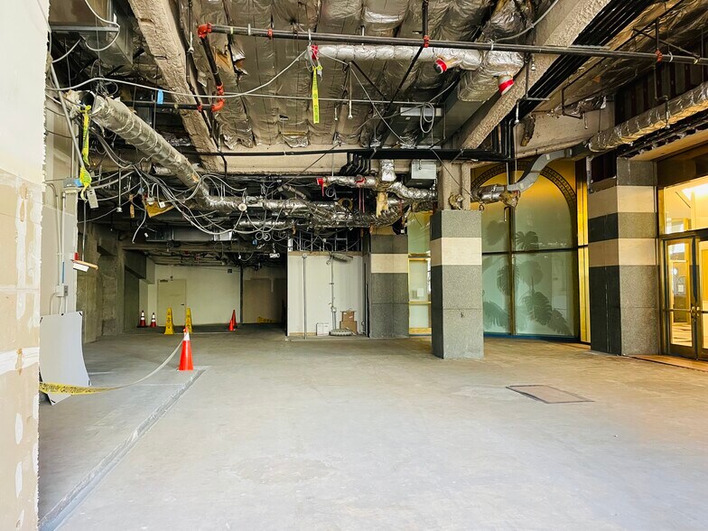 More Photos Of 660 S Figueroa St, Los Angeles Office For Lease