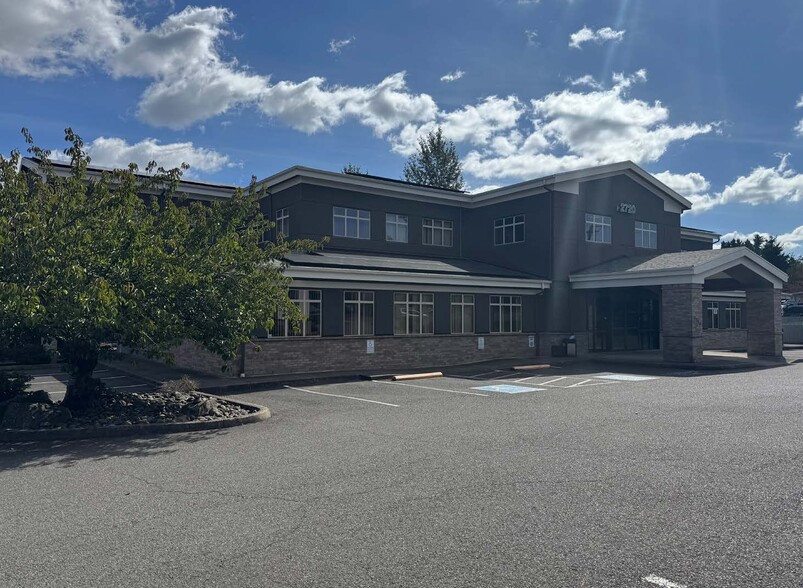 More Photos Of 2720 Commercial St, Salem Medical For Lease