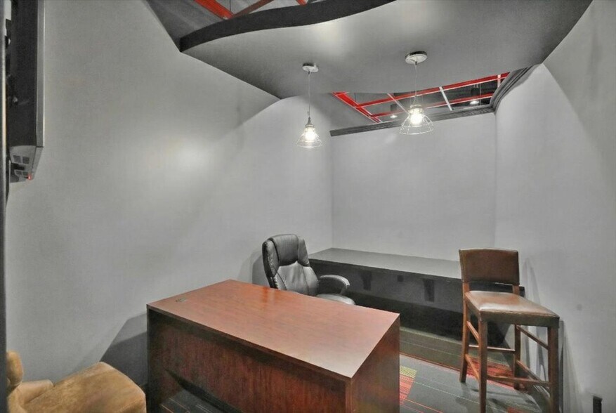 More Photos Of 426 Warren St, Reading Office For Sale