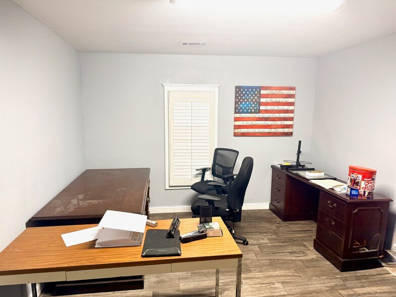 More Photos Of 328 S Interstate Dr, Sikeston Industrial For Lease
