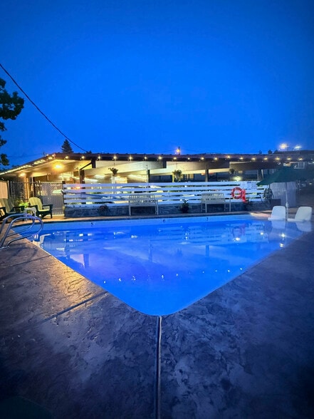 More Photos Of 1450 Ashland St, Ashland Hotel For Sale