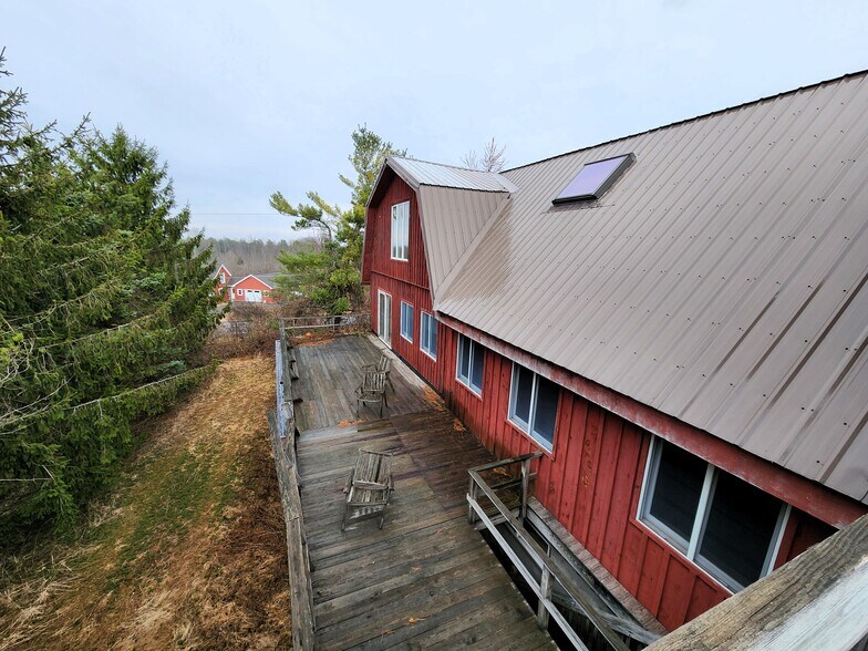 More Photos Of 303 Gunderman Rd, Spencer Flex For Sale
