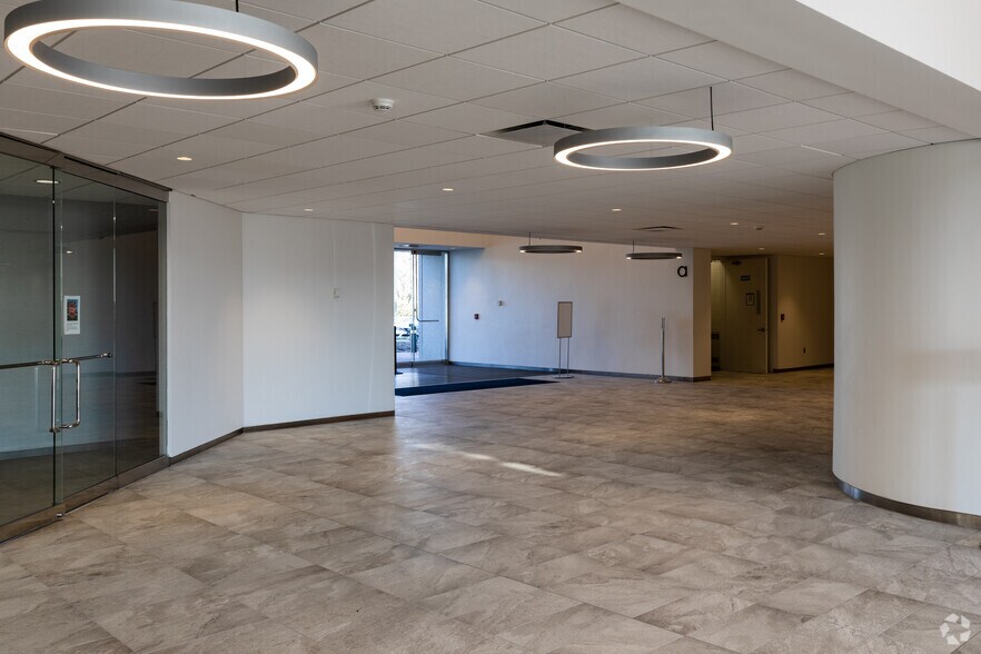 More Photos Of 2 Jericho Plz, Jericho Office For Lease