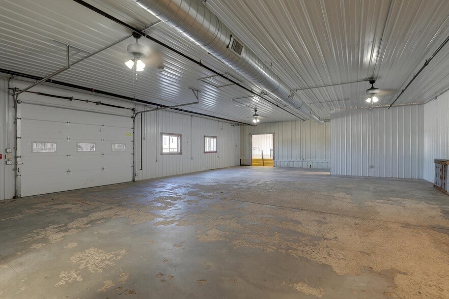 More Photos Of 711 S Front St, Quincy Industrial For Lease
