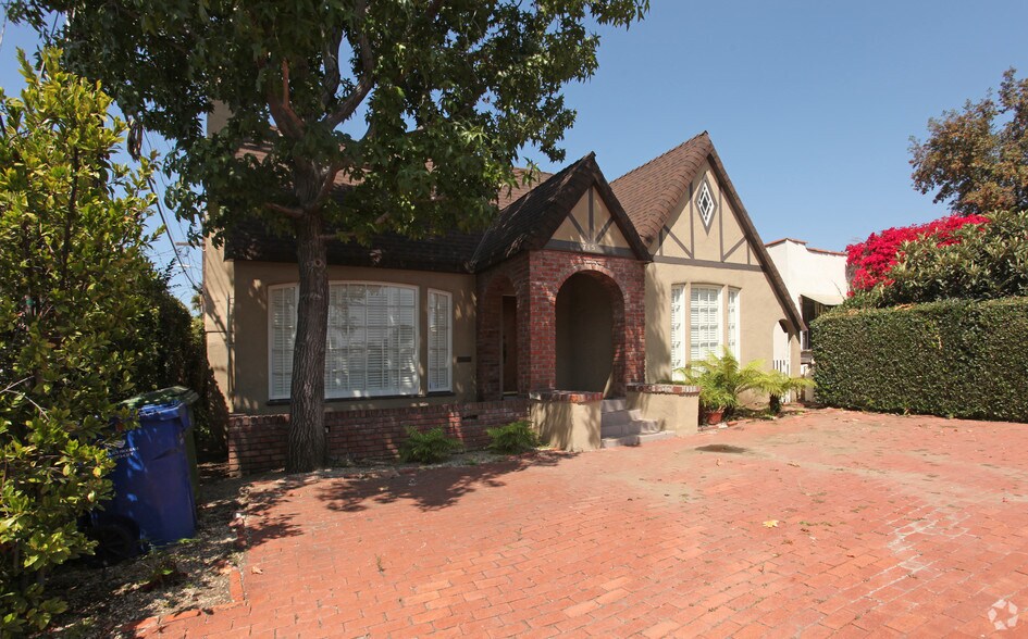 Primary Photo Of 715 N Crescent Heights Blvd, West Hollywood Office Residential For Lease