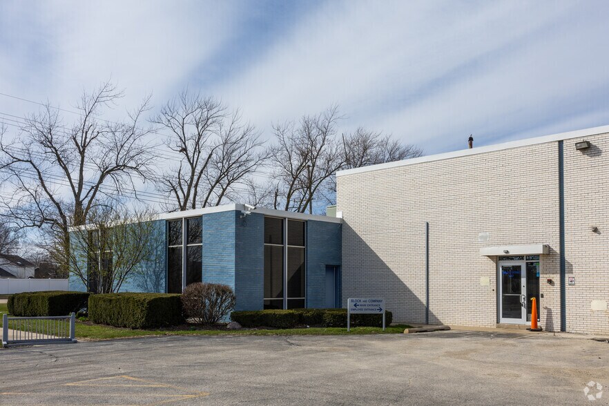 More Photos Of 1111 S Wheeling Rd, Wheeling Warehouse For Lease